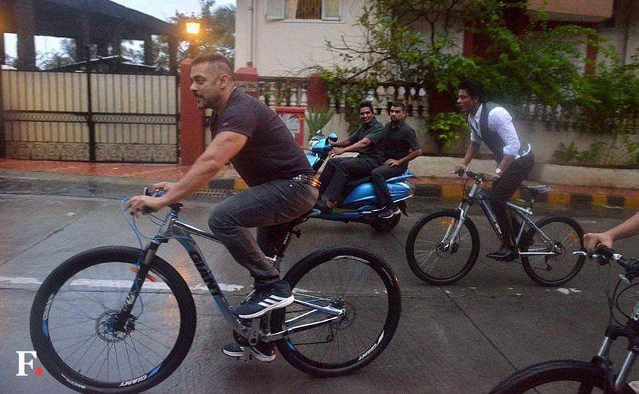 Salman Khan & Shah Rukh Khan go on a Cycle Ride Photos