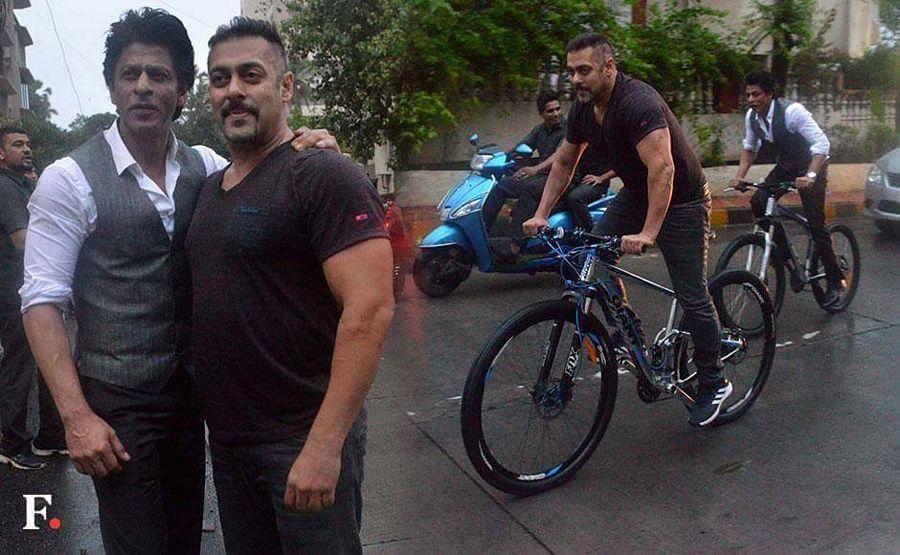 Salman Khan & Shah Rukh Khan go on a Cycle Ride Photos