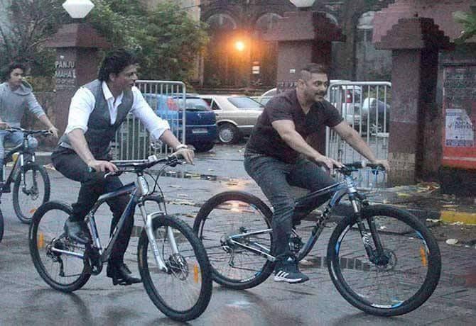Salman Khan & Shah Rukh Khan go on a Cycle Ride Photos