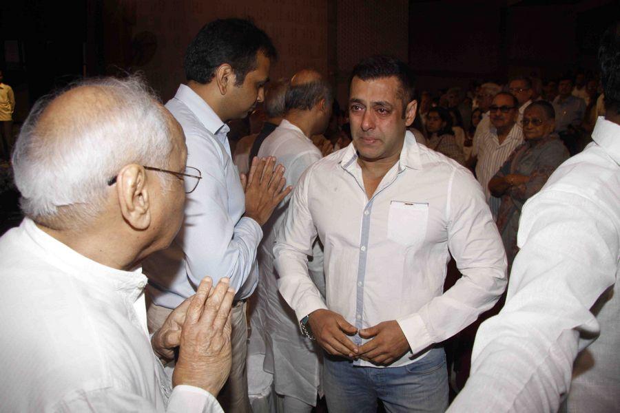 Salman Khan attend Photos the Prayer meet of Rajat Badjatya