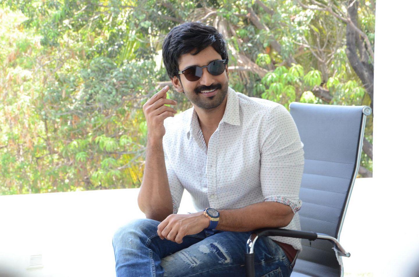 Aadhi Pinisetty New Stills