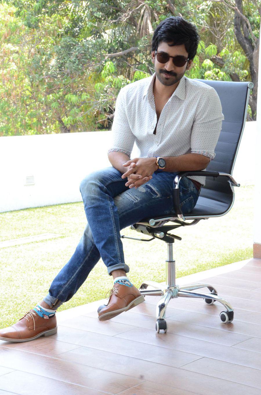 Aadhi Pinisetty New Stills