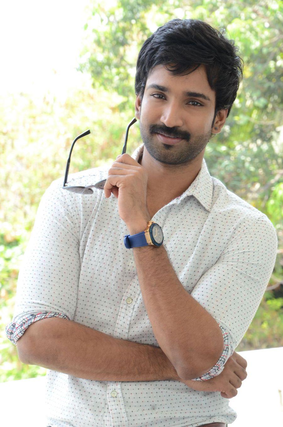 Aadhi Pinisetty New Stills