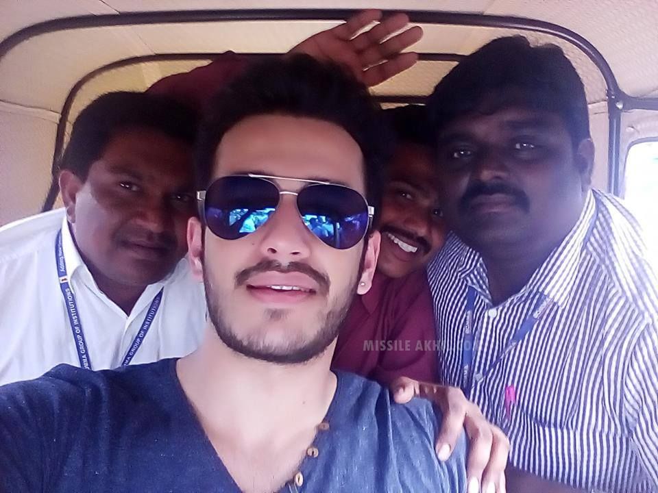 Akhil Akkineni drive a Autorickshaw in Khammam Photos