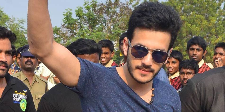 Akhil Akkineni drive a Autorickshaw in Khammam Photos