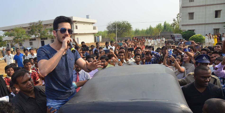 Akhil Akkineni drive a Autorickshaw in Khammam Photos