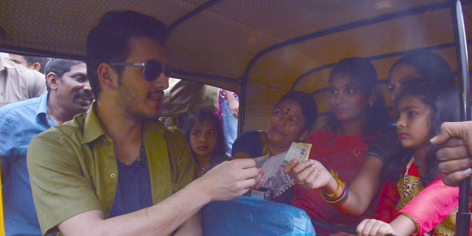 Akhil Akkineni drive a Autorickshaw in Khammam Photos