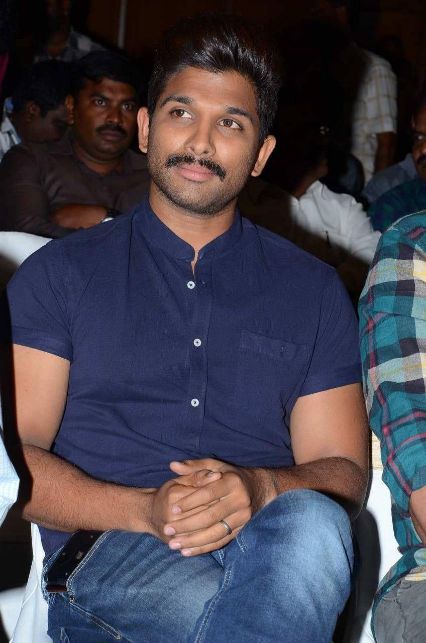 Allu Arjun Latest Stills At Rudhramadevi Success Meet