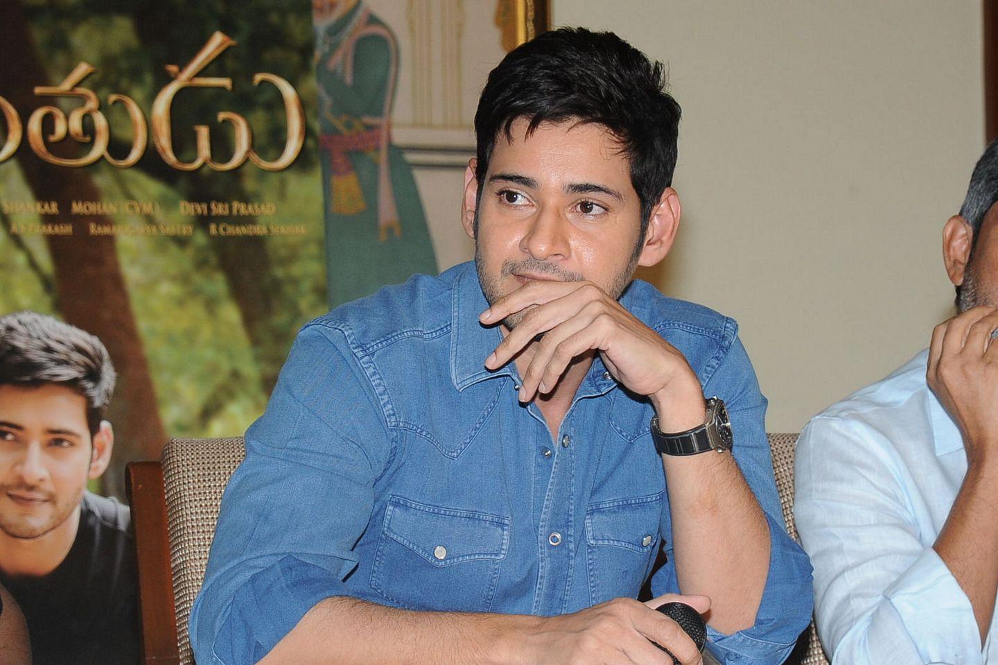 Mahesh Babu Stills at Srimanthudu Success Meet