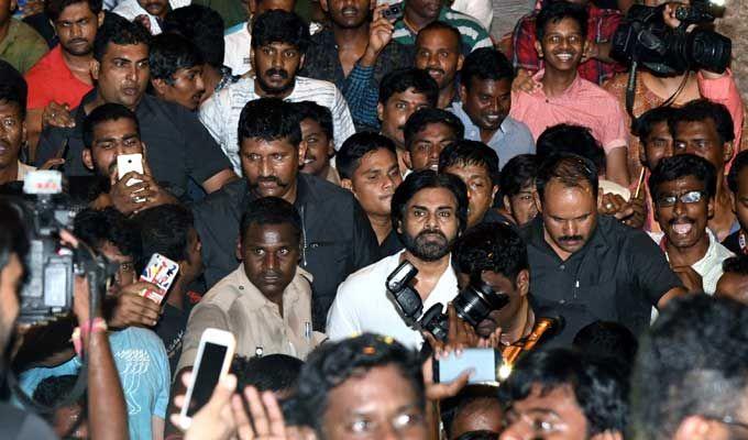 Pawan Kalyan visits Tirumala Tirupati by Walk Photos