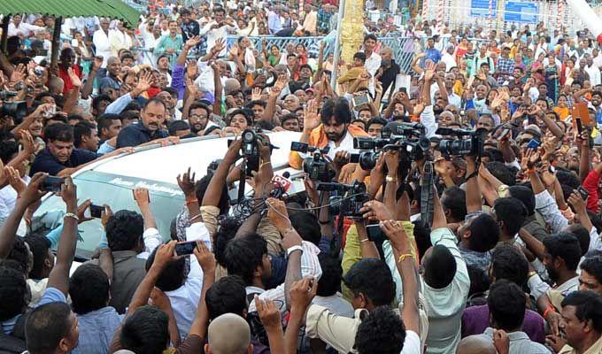 Pawan Kalyan visits Tirumala Tirupati by Walk Photos