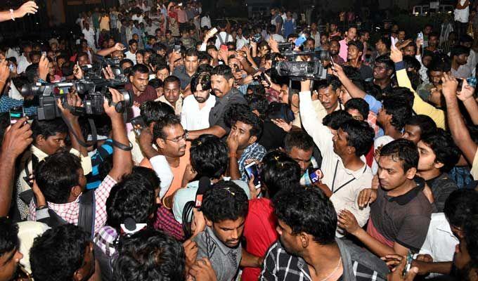 Pawan Kalyan visits Tirumala Tirupati by Walk Photos