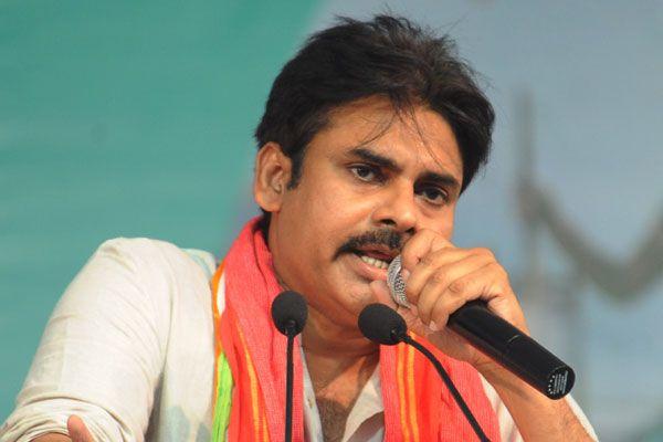 PHOTOS: Pawan Kalyan Addresses at Handloom Weavers Satyagraha Deeksha