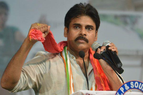 PHOTOS: Pawan Kalyan Addresses at Handloom Weavers Satyagraha Deeksha