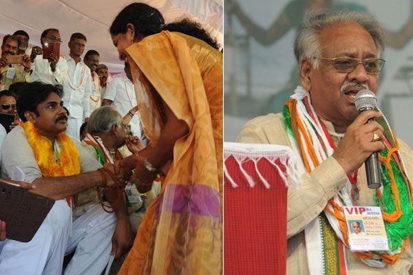 PHOTOS: Pawan Kalyan Addresses at Handloom Weavers Satyagraha Deeksha