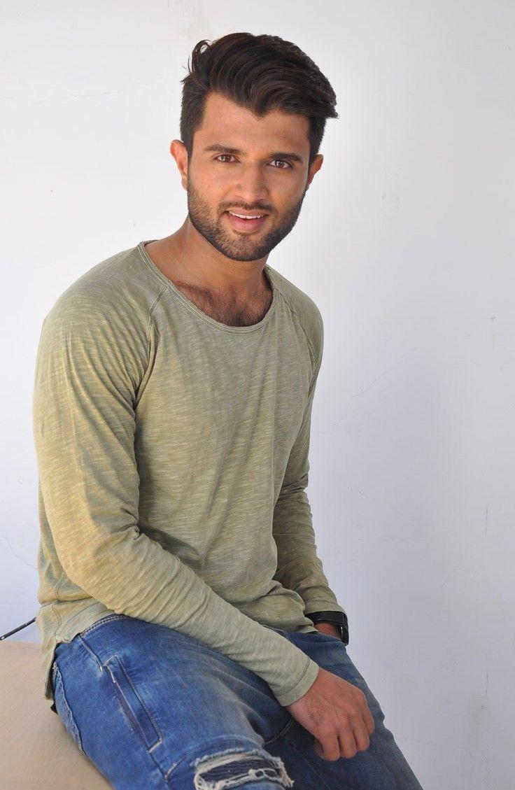 Vijay Devarakonda Stills At Dwaraka Interview