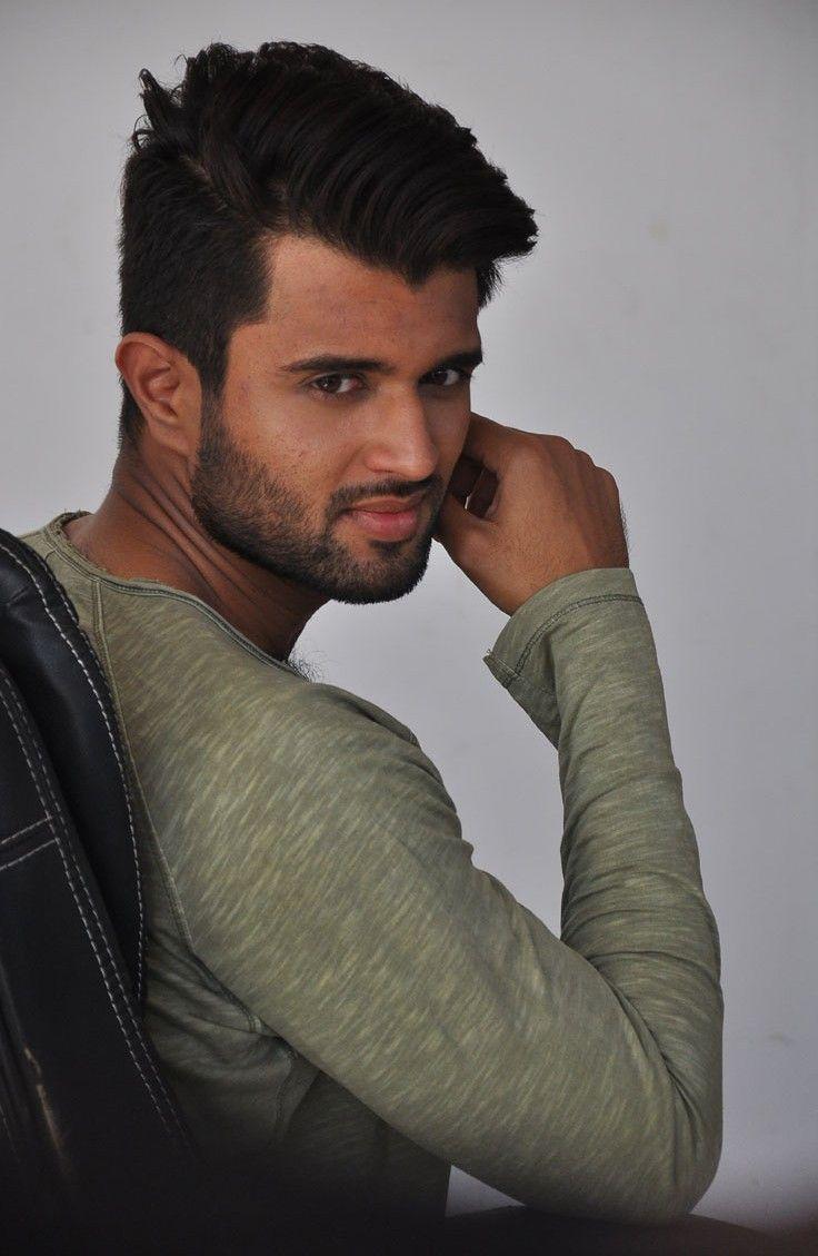 Vijay Devarakonda Stills At Dwaraka Interview
