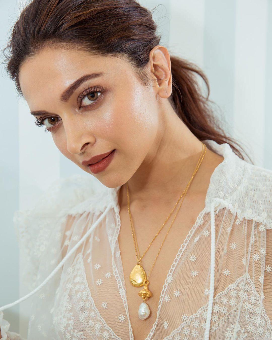  Deepika Padukone Latest Fashionable Stills from Cannes