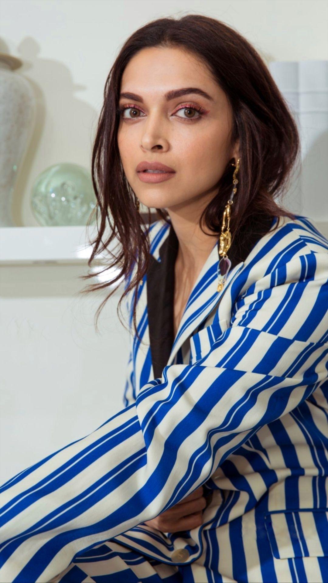  Deepika Padukone Latest Fashionable Stills from Cannes