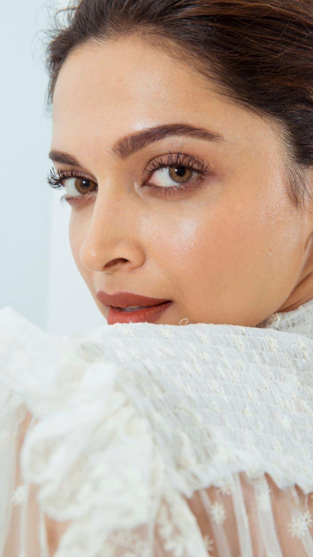  Deepika Padukone Latest Fashionable Stills from Cannes