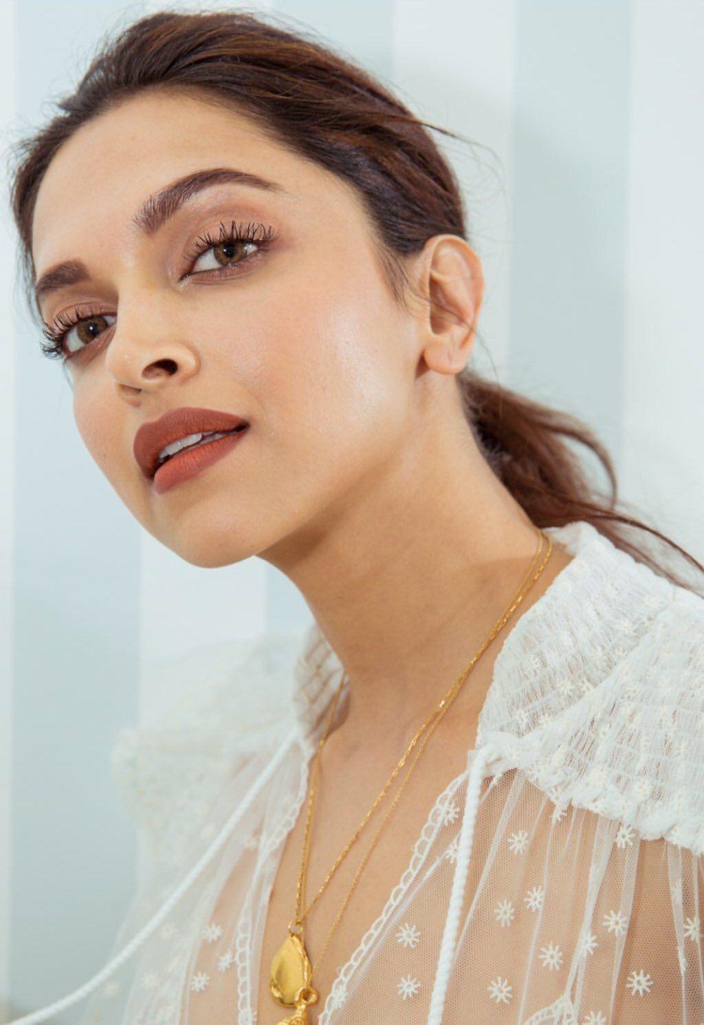  Deepika Padukone Latest Fashionable Stills from Cannes