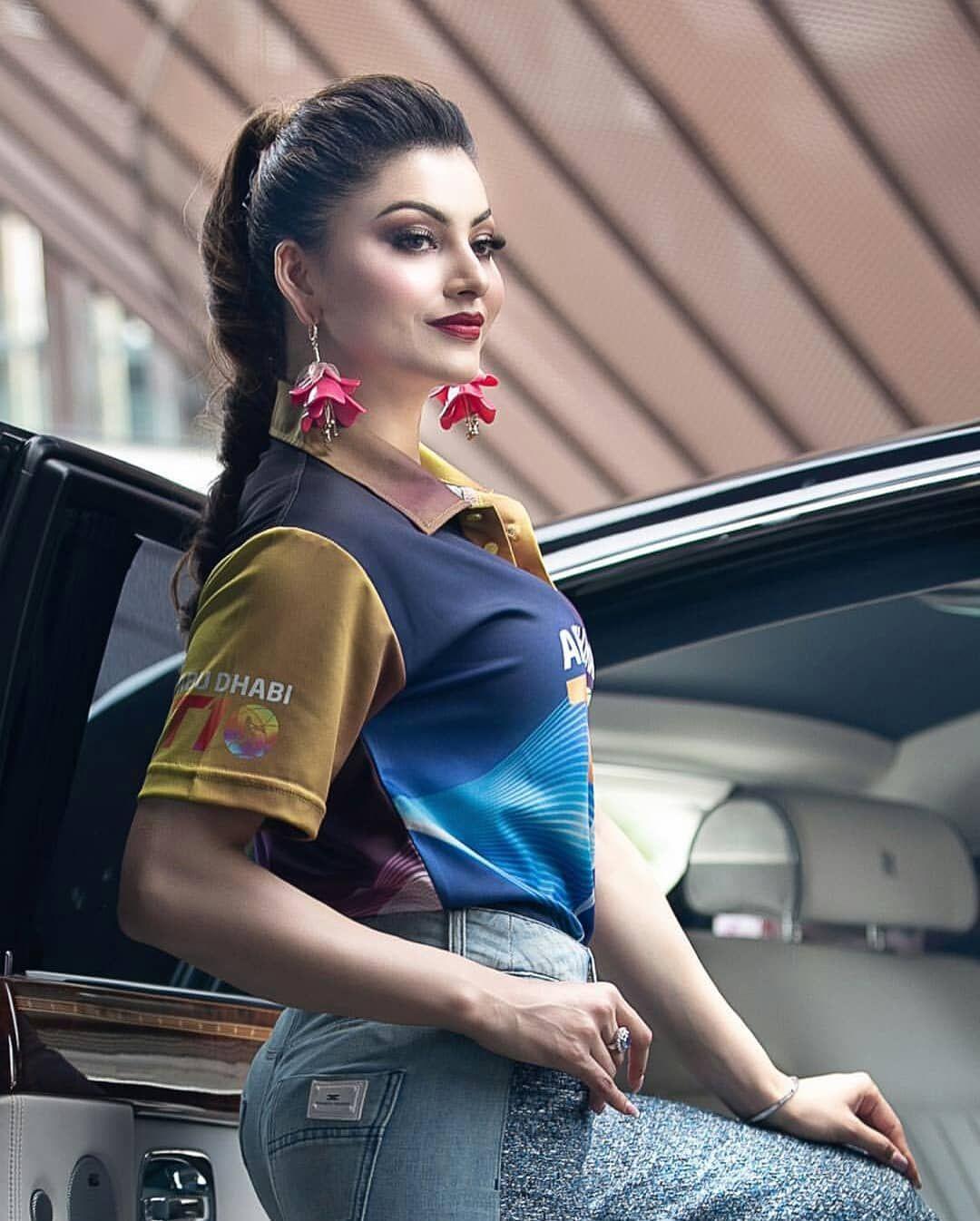 Urvashi Rautela inaugurating T10 match at Abu Dhabi