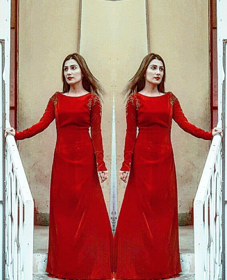 21 Pakistani Actresses Who Look HOT In Red Photos