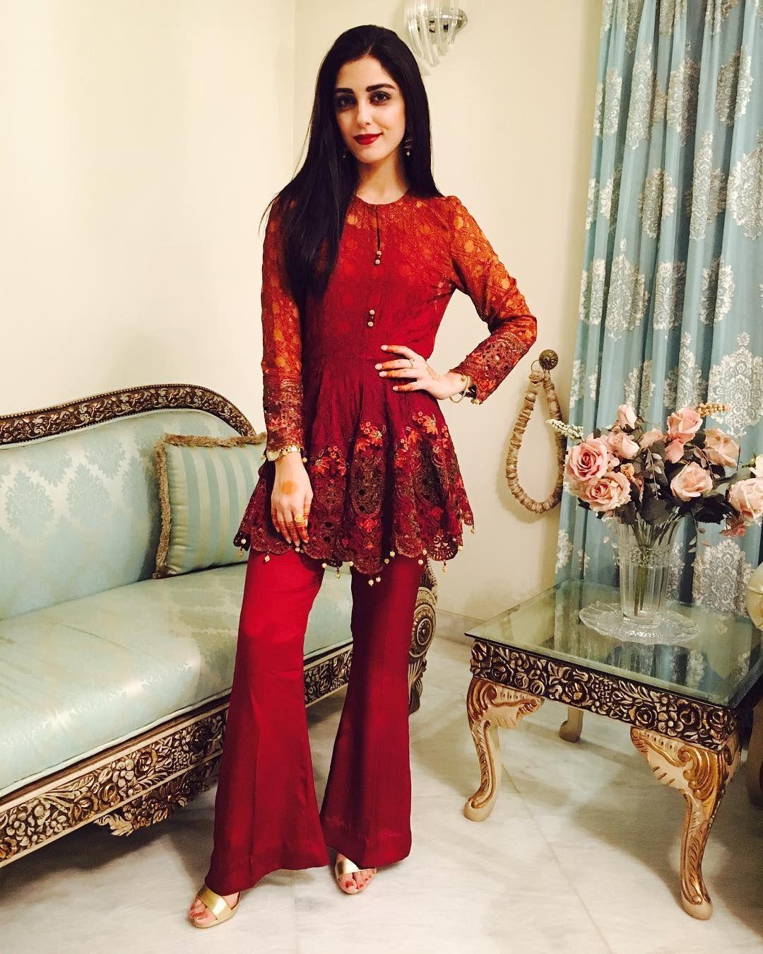 21 Pakistani Actresses Who Look HOT In Red Photos