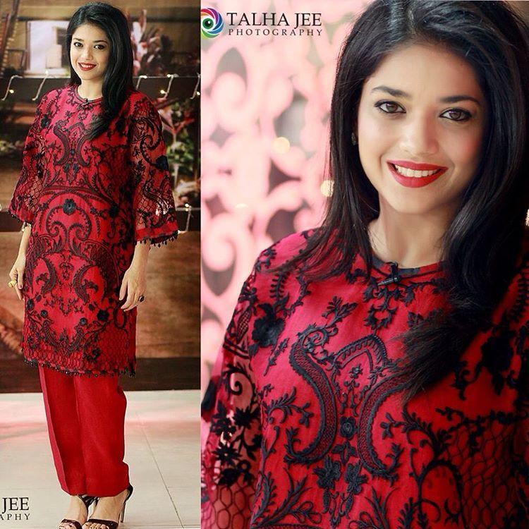 21 Pakistani Actresses Who Look HOT In Red Photos