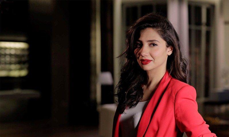 21 Pakistani Actresses Who Look HOT In Red