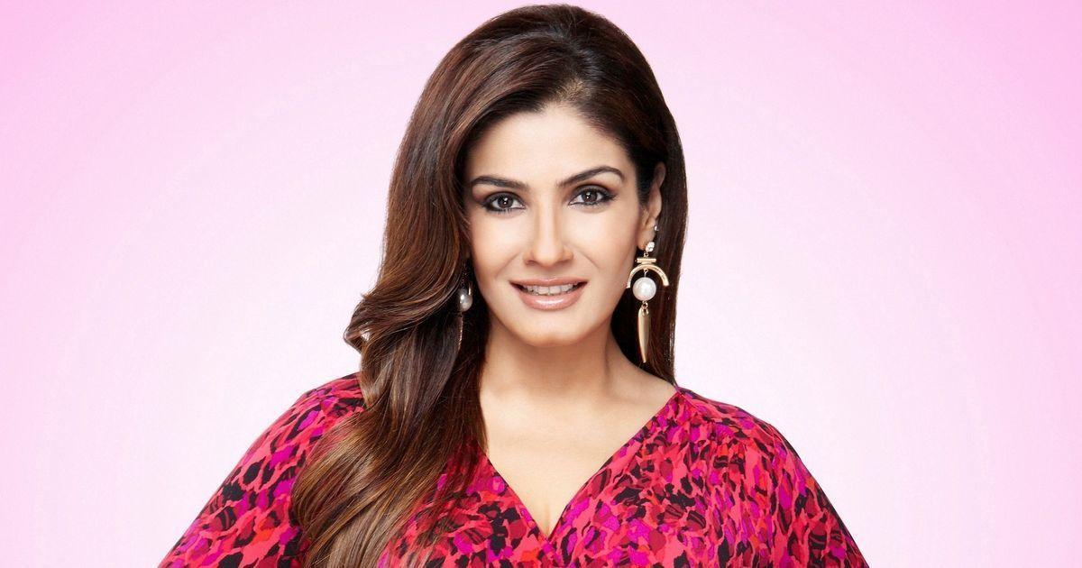 30+ Raveena Tandon Looks Elegantly H0T In A Saree & Latest Photos