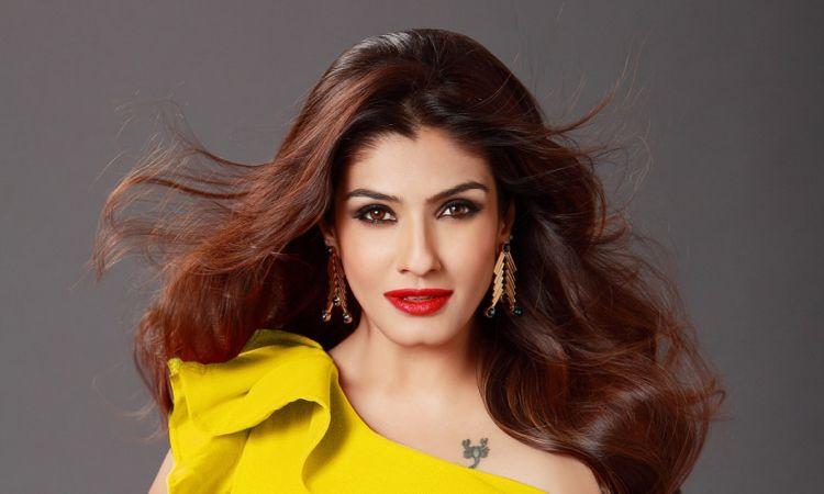 30+ Raveena Tandon Looks Elegantly H0T In A Saree & Latest Photos