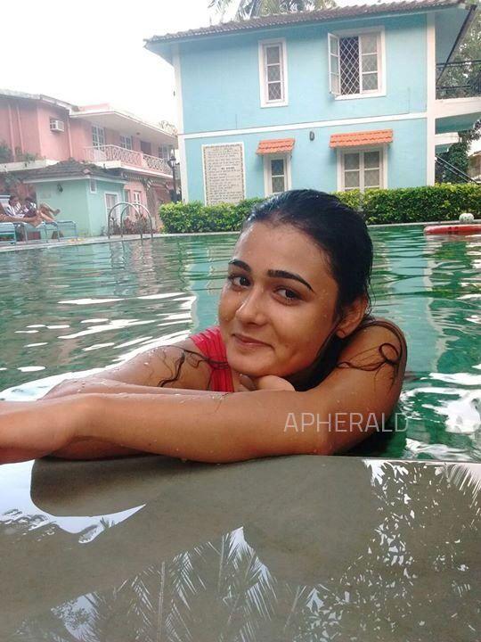 ARJUN REDDY girl Shalini Pandey Never Seen SENSUOUS Photo Collections