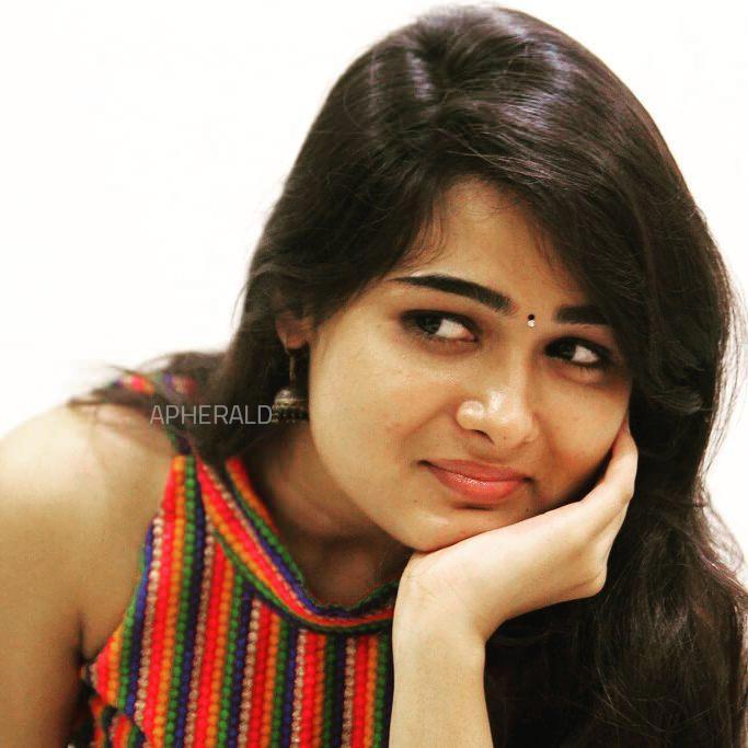 ARJUN REDDY girl Shalini Pandey Never Seen SENSUOUS Photo Collections