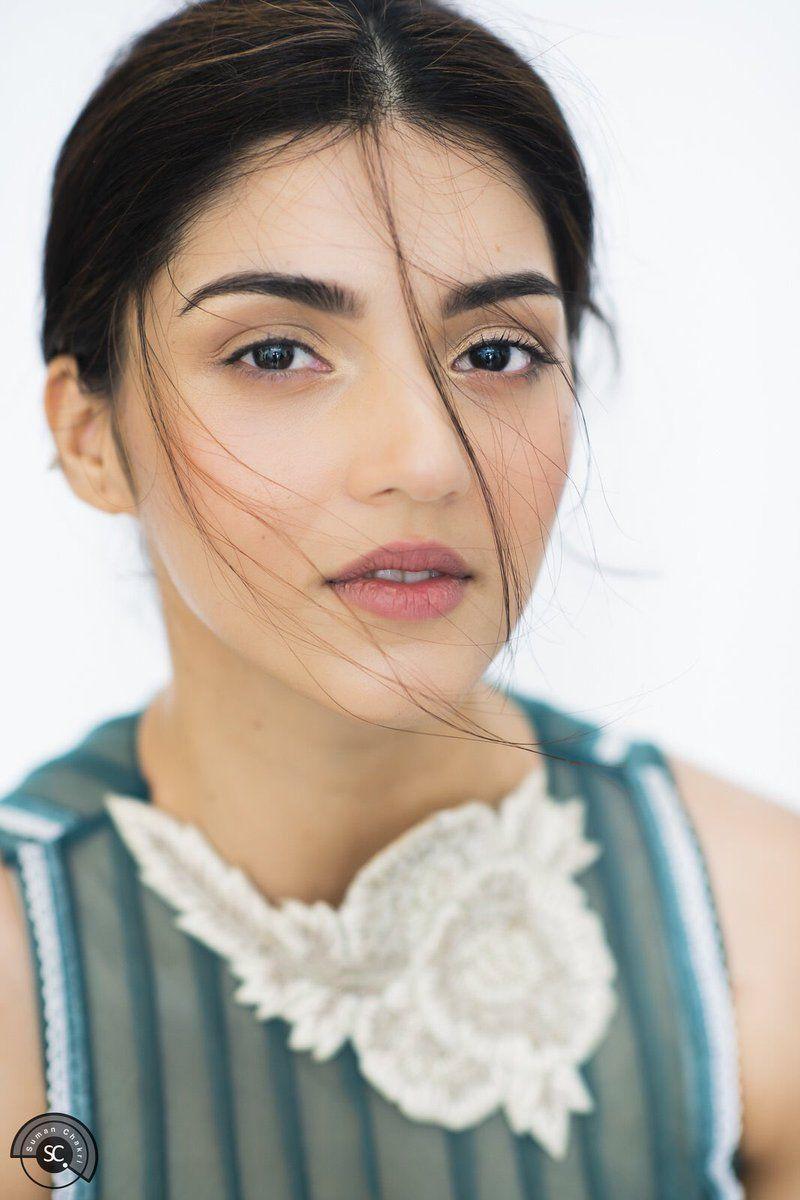 Absolutely Stunning Beauty Mehreen Pirzada Latest Unseen Photo Stills