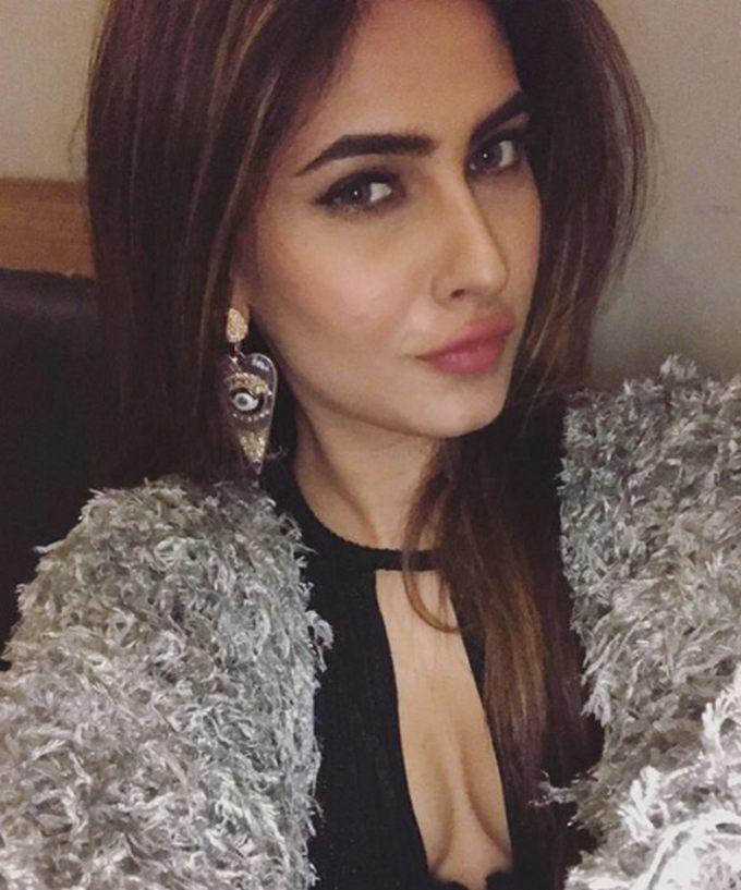 Actor Karishma Sharma Latest 2018 Photo Stills