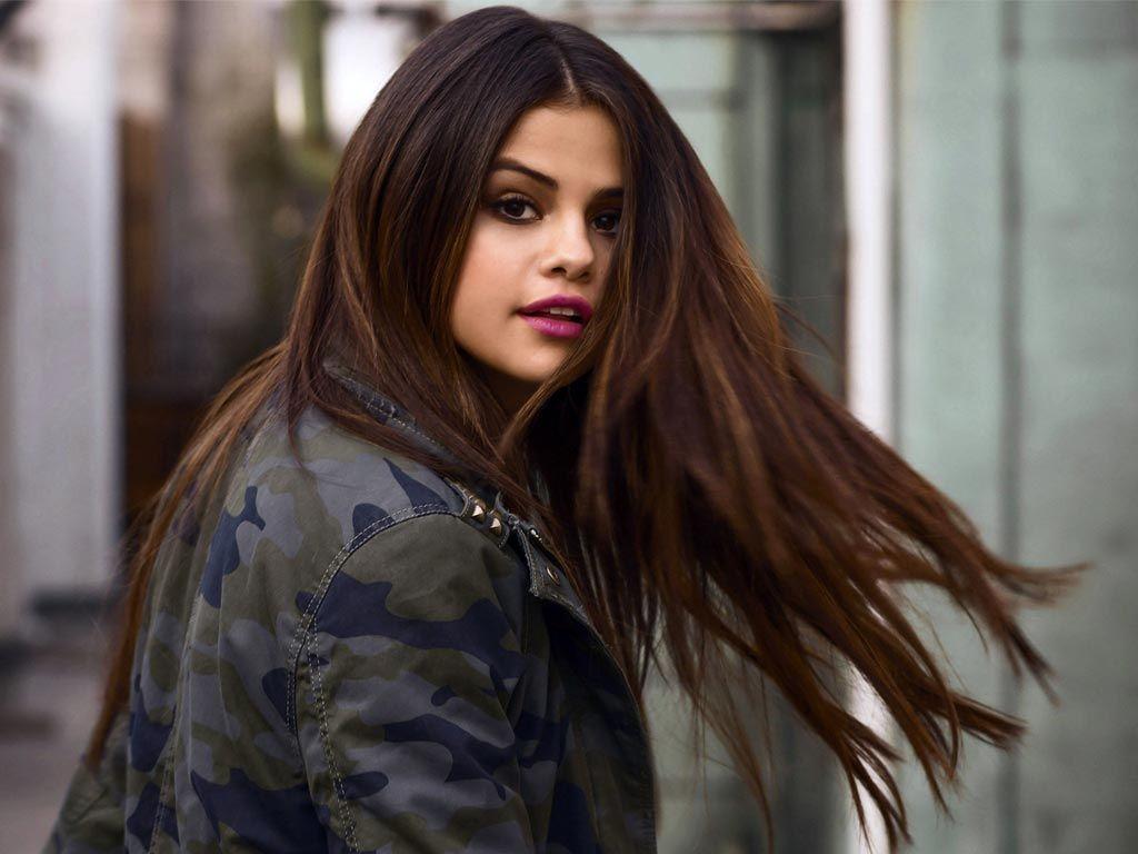 Actress & Singer Selena Gomez Unseen Hot Close UP HD Wallpapers