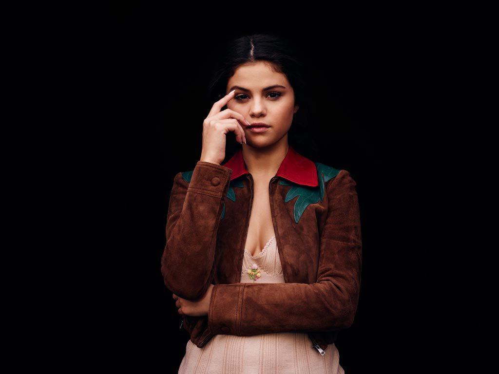 Actress & Singer Selena Gomez Unseen Hot Close UP HD Wallpapers