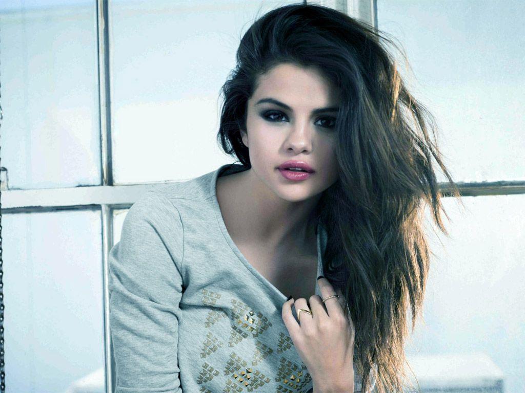 Actress & Singer Selena Gomez Unseen Hot Close UP HD Wallpapers