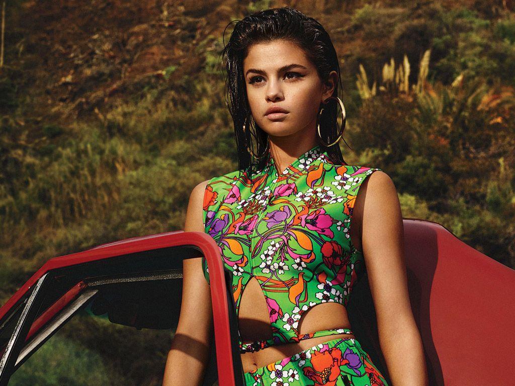 Actress & Singer Selena Gomez Unseen Hot Close UP HD Wallpapers