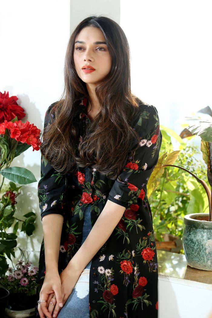 Actress Aditi Rao Hydari New Photo Stills 2018