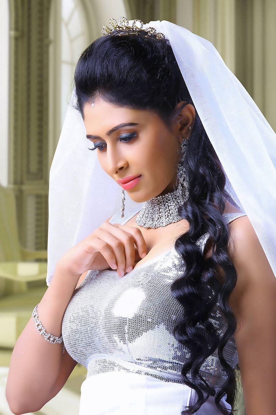 Actress Aisha Latest HD PhotoShoot Stills