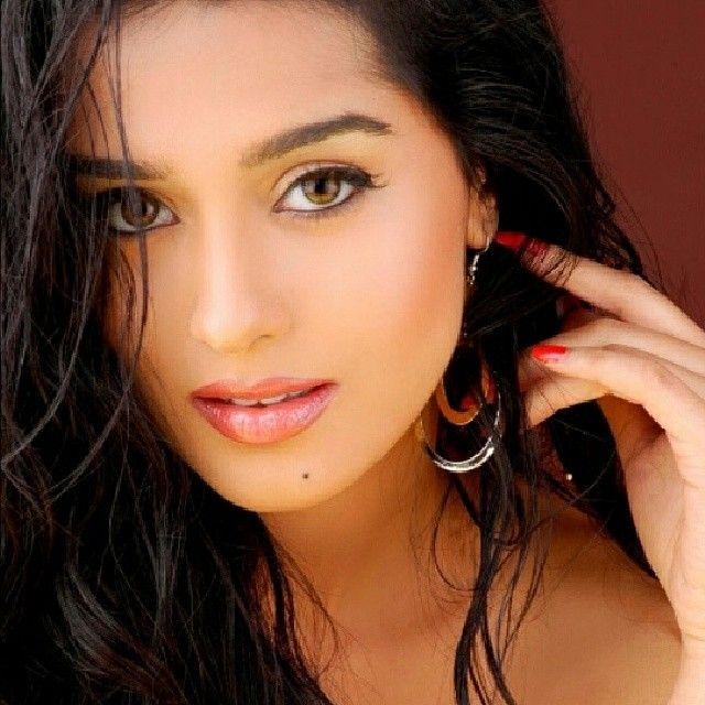 Actress Amrita Rao Rare & Unseen Photo Stills