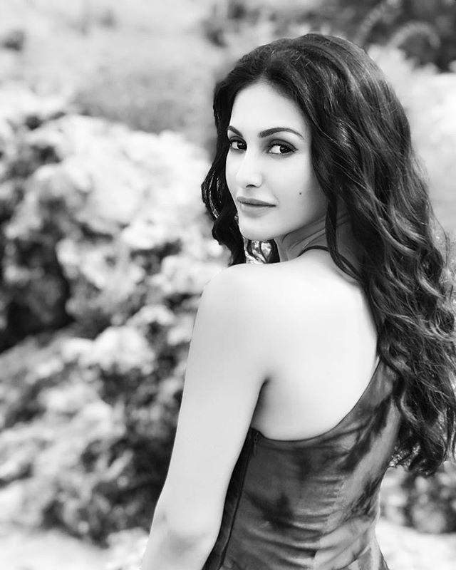 Actress Amyra Dastur Latest 2018 Photo Stills