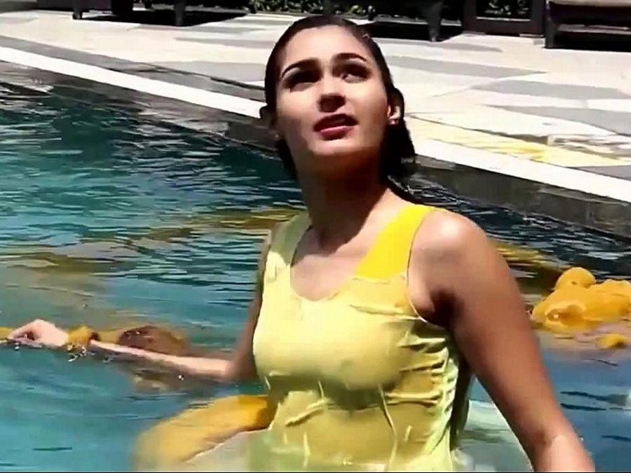 B'DAY Special: Actress Andrea Jeremiah Unseen & Rare Hot Photos Collection