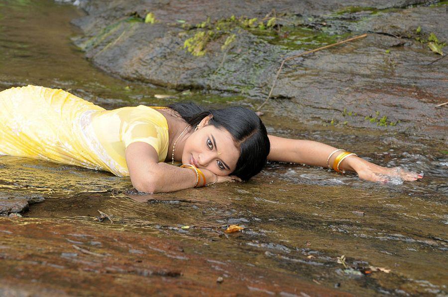 Actress Anjali Joyi Hot navel pics