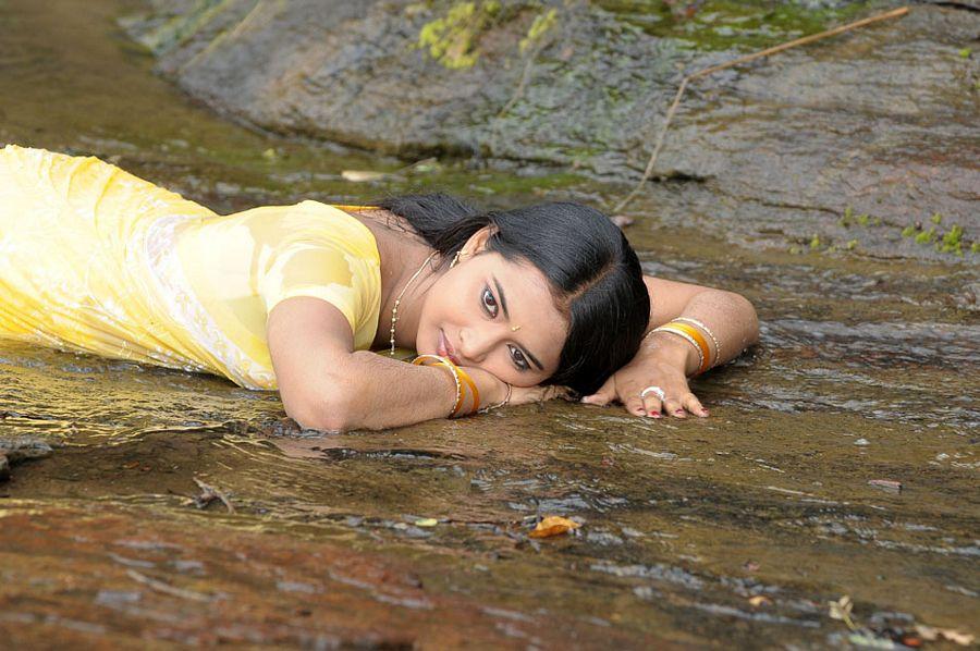 Actress Anjali Joyi Hot navel pics