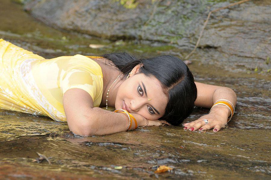 Actress Anjali Joyi Hot navel pics