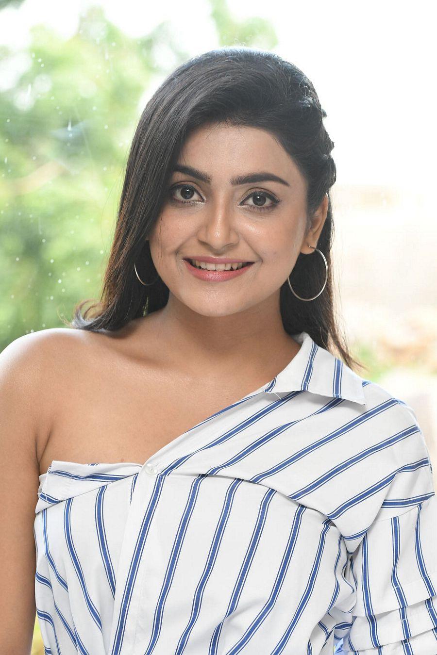 Actress Avanthika Mishra Latest Photo Stills