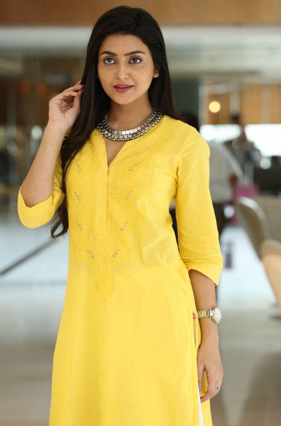 Actress Avanthika Mishra New Photos